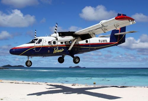 800px-WinAir_De_Havilland_Canada_DHC-6-300_Twin_Otter_Breidenstein