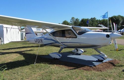 800px-Tecnam_P2010