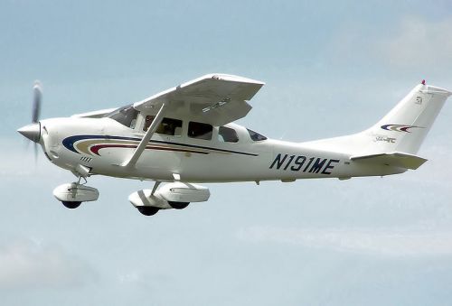 800px-Cessna.206h.stationair2.arp