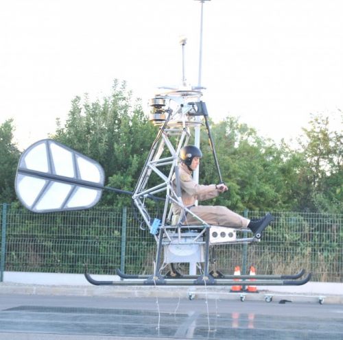 first-successful-manned-electric-helicopter-flight-3