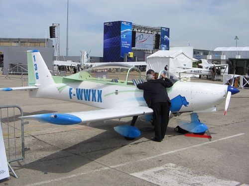 800px-APM_30_Lion_-_Paris_air_show_2009