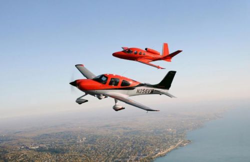 Cirrus-SR22-and-jet