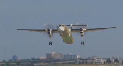 Bombardier-Q400-Extra-Capacity-First-Flight-0714a