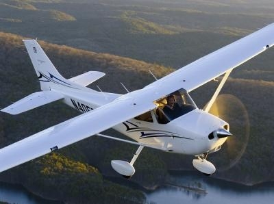 Cessna-172-Stock-Photo-0913a